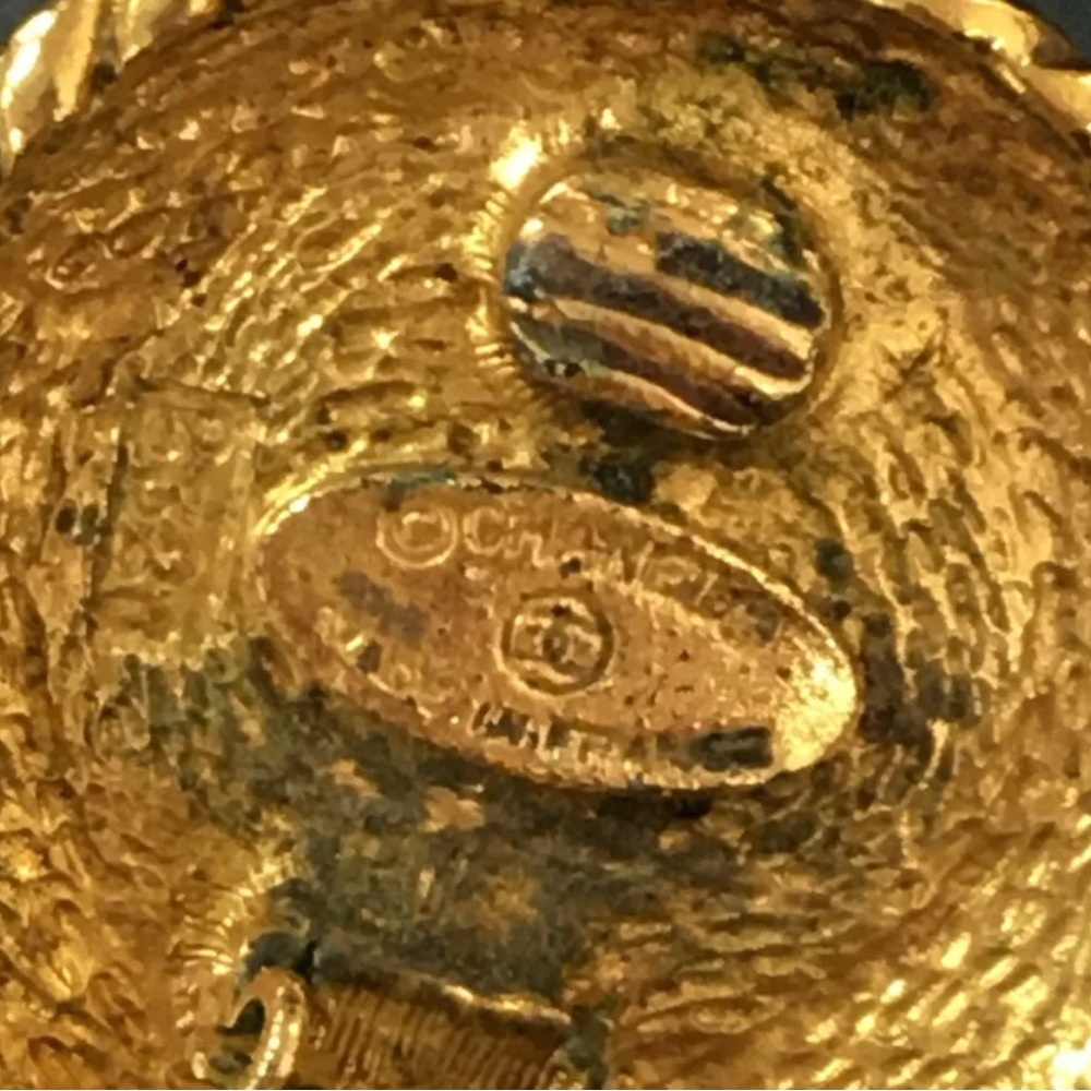 Authentic CHANEL Pearl Gold Tone Earrings stamped clip on - Picture 8 of 10